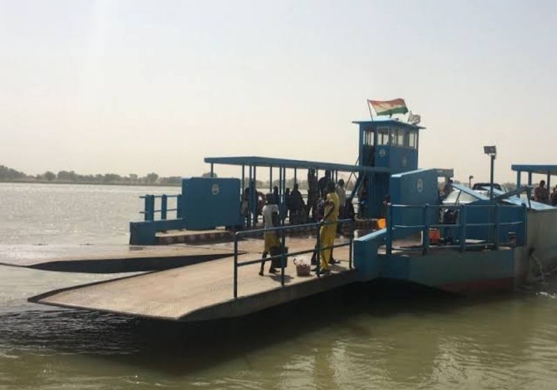1000T Barge